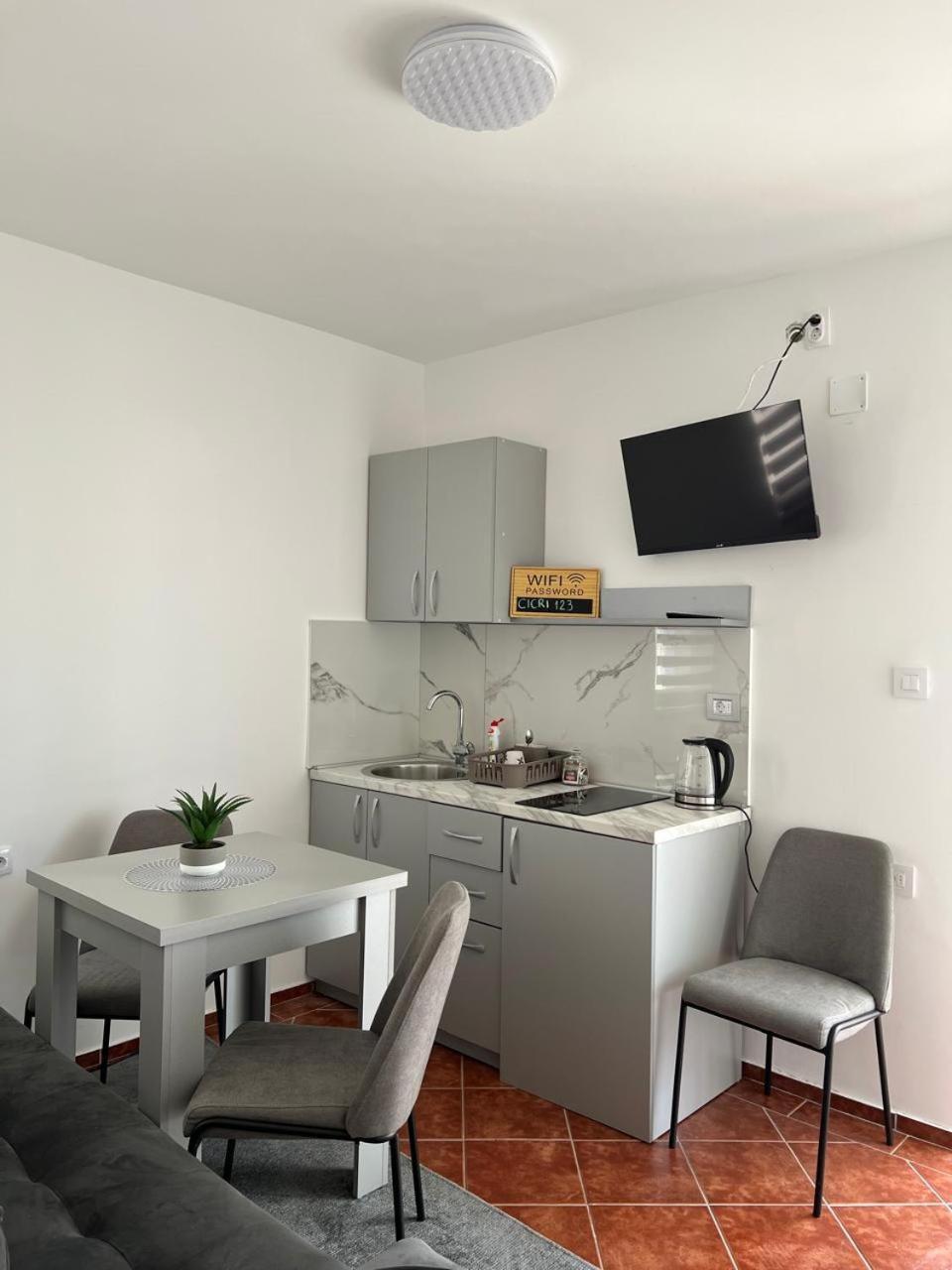 Kontiki Apartments Ulcinj Exteriör bild